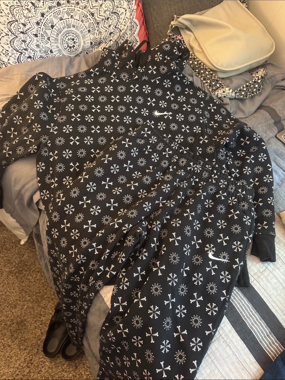 Nike Black & White Patterned Hoodie and Sweats Set Large & medium
